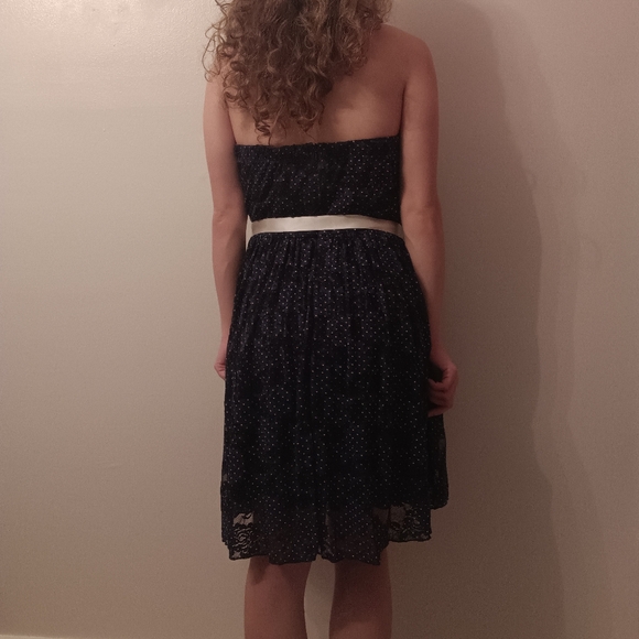 Strapless Lace Dress - Picture 4 of 10